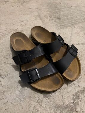 Classic Black Double-Buckle Birkenstocks Slide Sandals